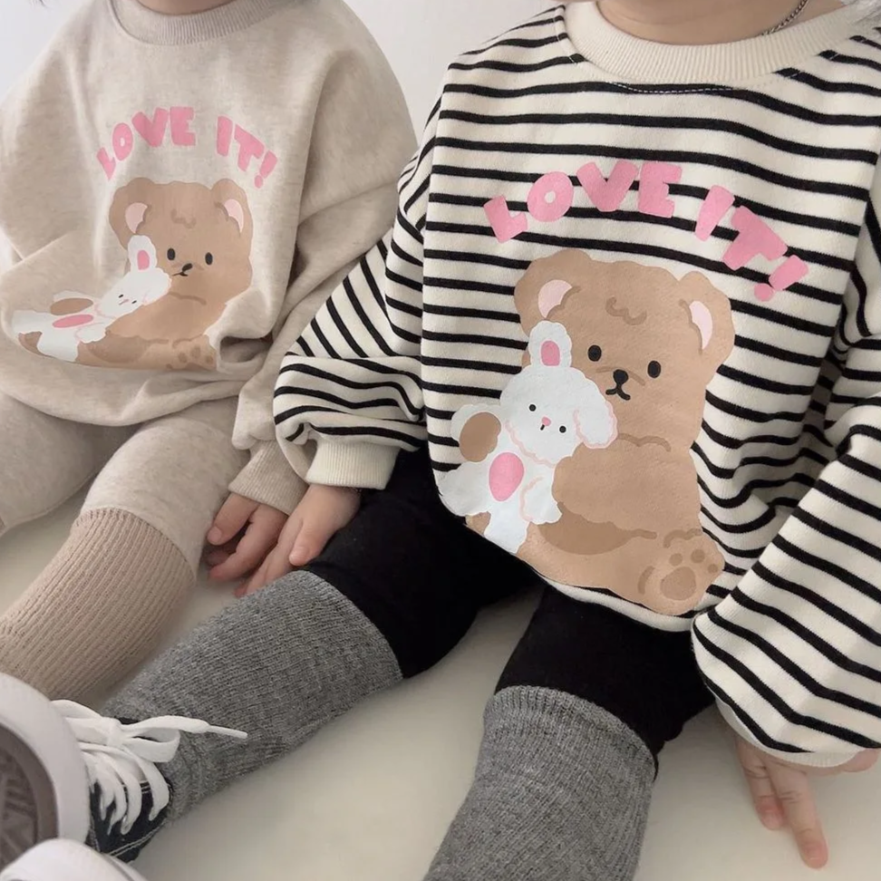 ‘LOVE IT!’ Cute Bear Sweatshirt