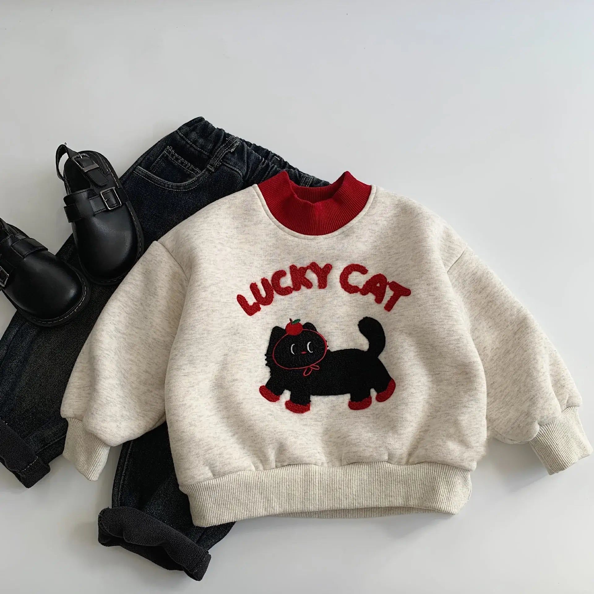 'LUCKY CAT' Thick Fleece-Lined Sweatshirt