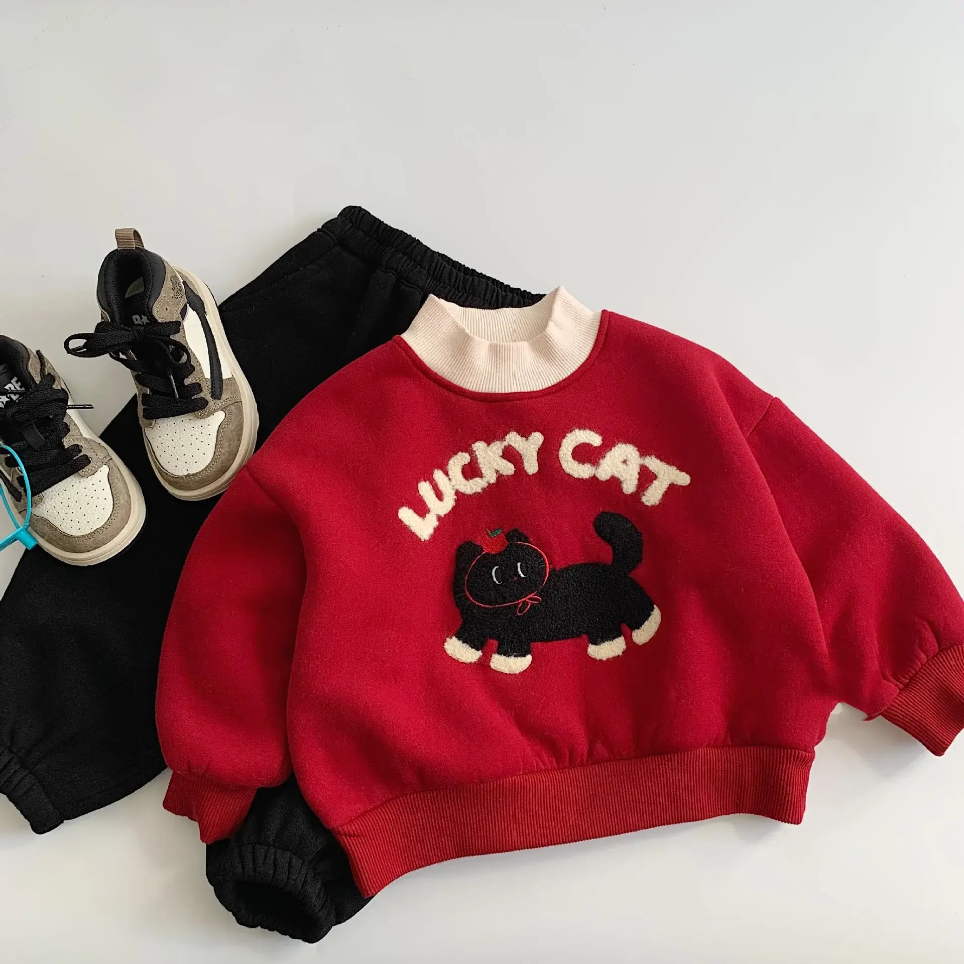 'LUCKY CAT' Thick Fleece-Lined Sweatshirt