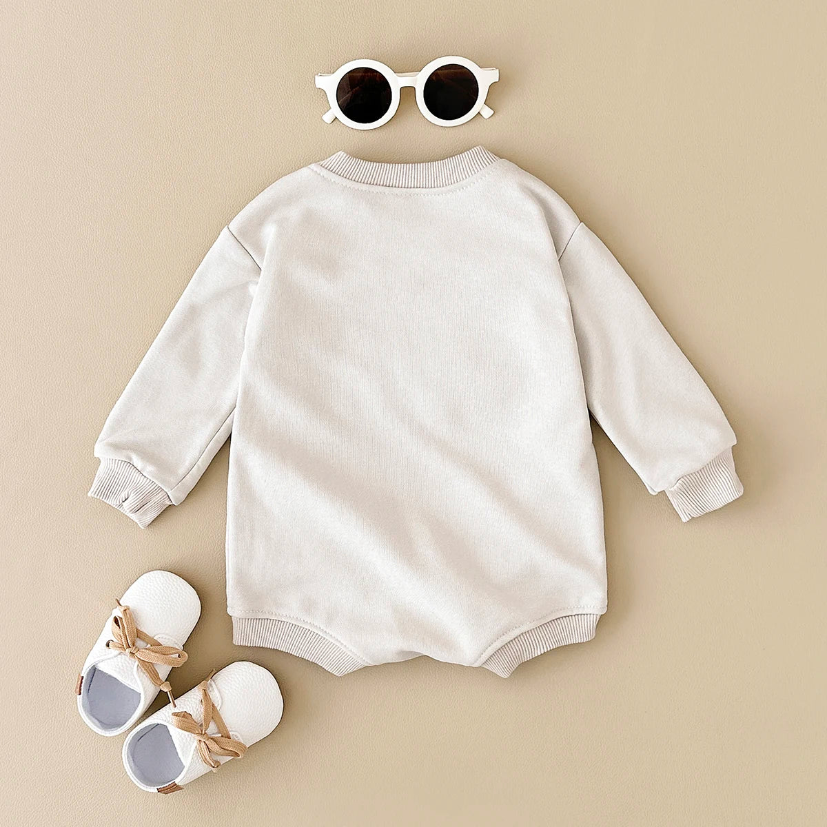 'hi.' Cute Long-Sleeved Onesie