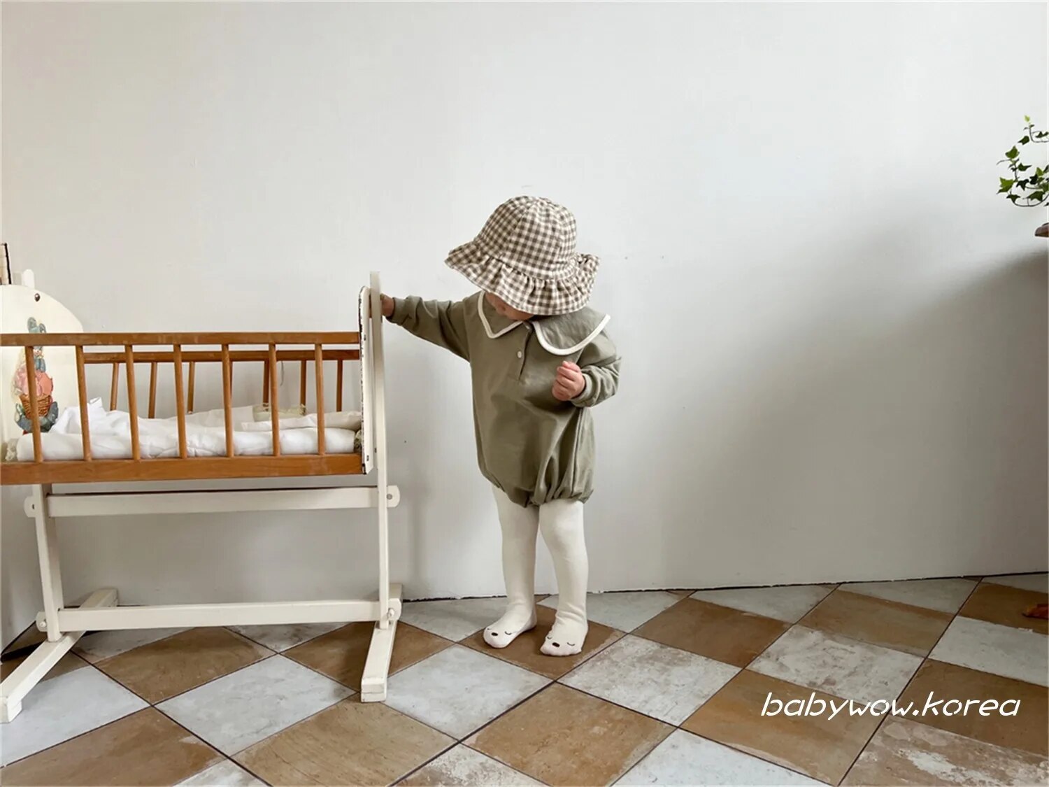 Loose Long-Sleeved Solid Onesie