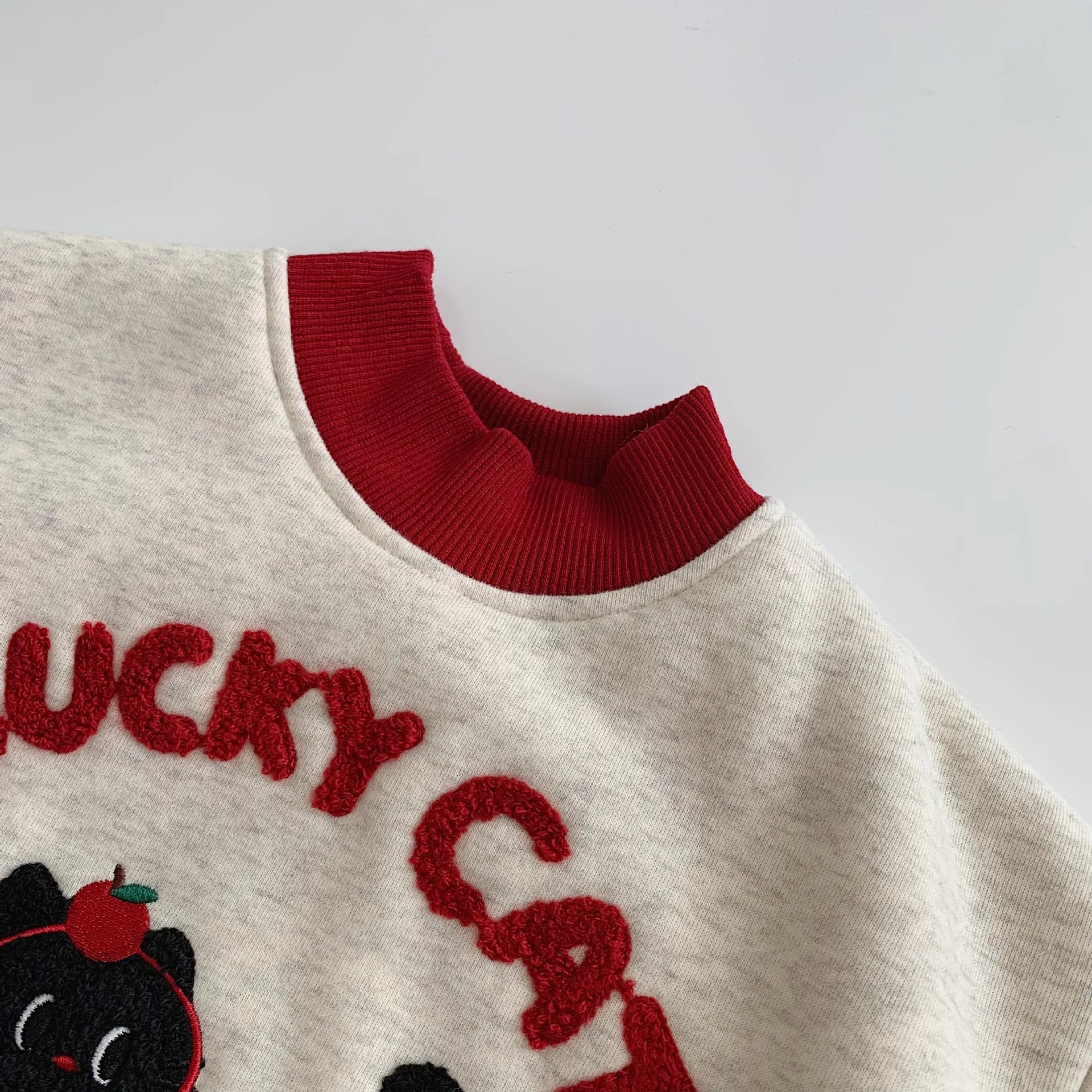 'LUCKY CAT' Thick Fleece-Lined Sweatshirt