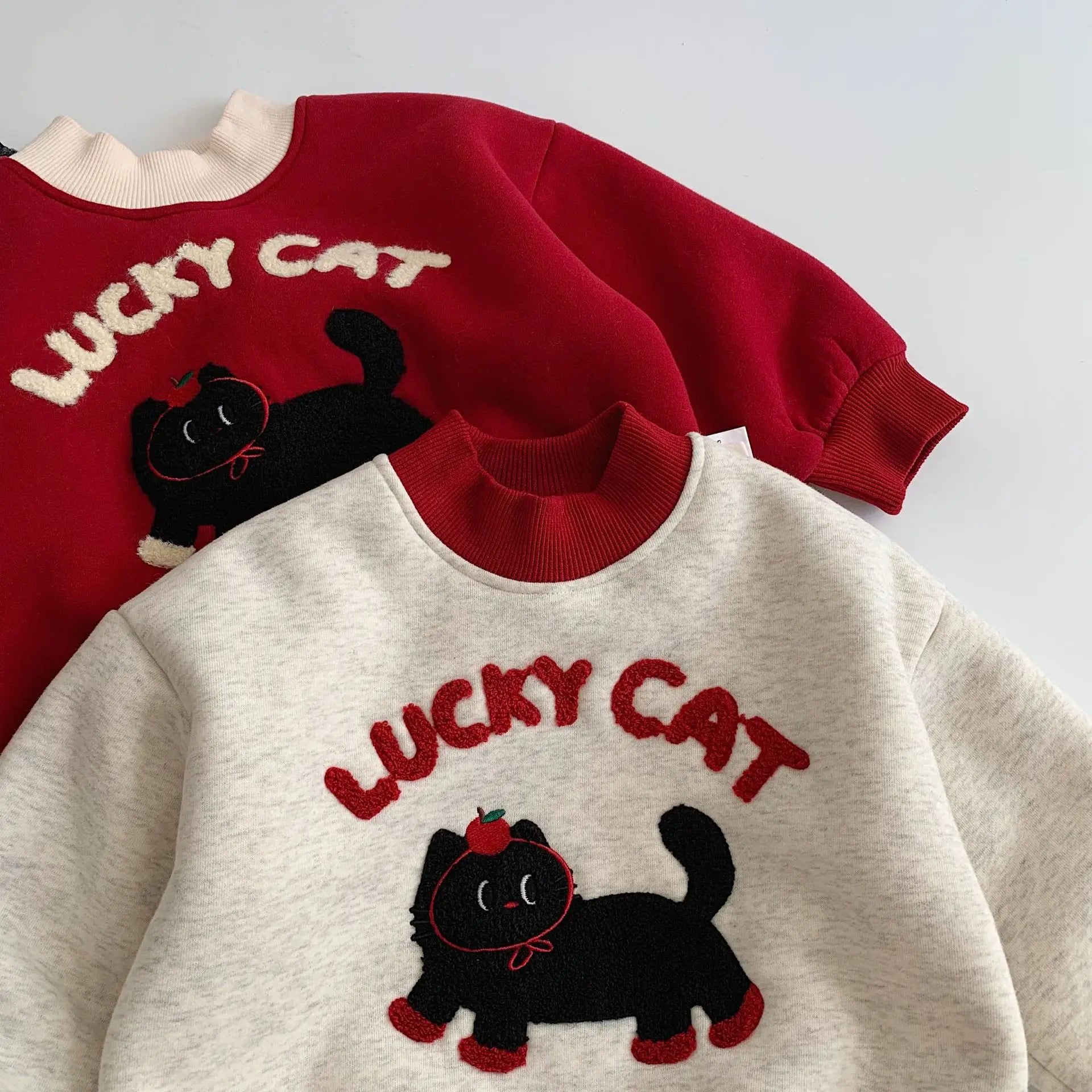 'LUCKY CAT' Thick Fleece-Lined Sweatshirt