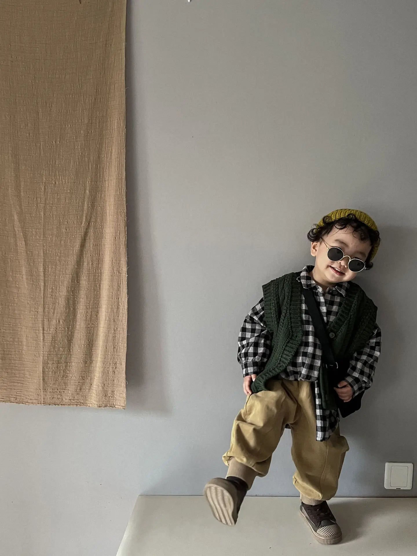 Button-Down V-Neck Sleeveless Cardigan
