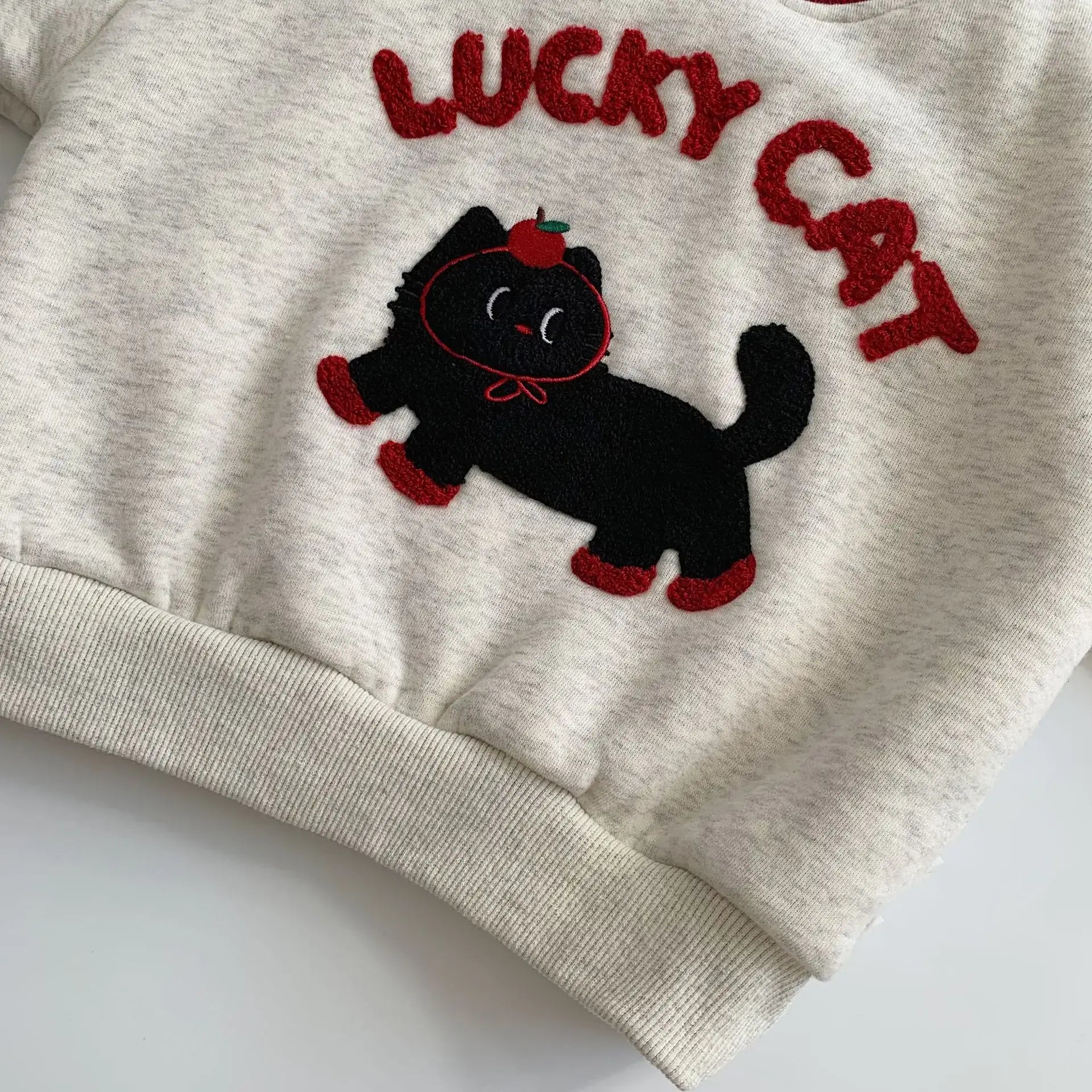 'LUCKY CAT' Thick Fleece-Lined Sweatshirt